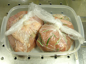 鶏はむの仕込み