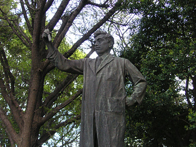 ����p����