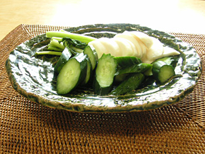 ぬか漬けと織部釉の皿